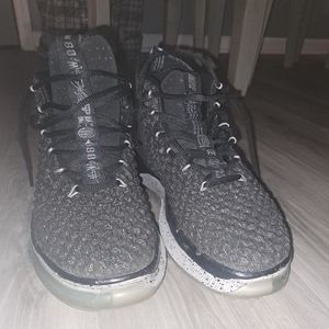 Mens Nike basketball shoes